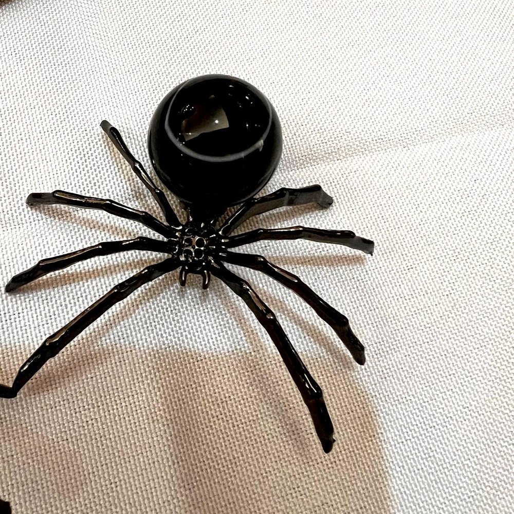 New onyx and metal spider